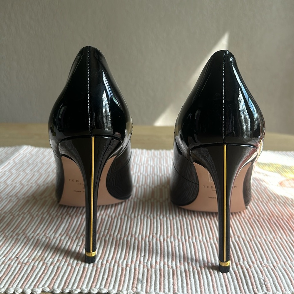 Never been worn Ted Baker “Court” shoe